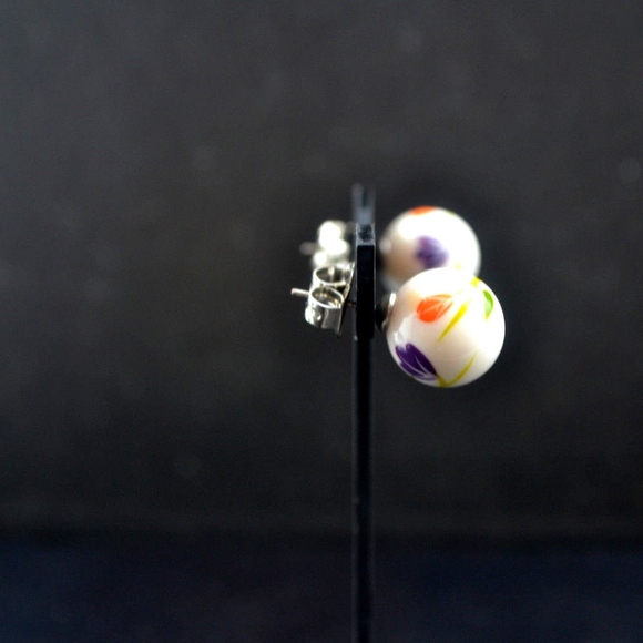 Belle by Sorelle Hand painted Shell Earrings - Picture 7 of 7